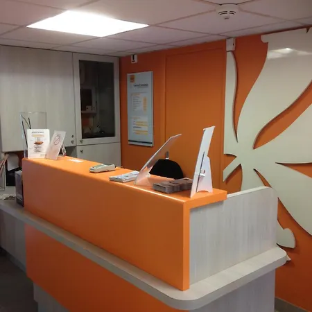 普瑞米尔夏尔勒维勒梅兹耶尔经典酒店 2* Charleville-Mézières